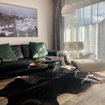 Living At Saarpartments -Adultsonly- 2 Bedrooms, Kitchen - Business & Holiday Apartments For Long- And Short Term Stay, 3 Min To Train Station, Secure E-Bike Parking! Saarbrücken Eksteriør bilde